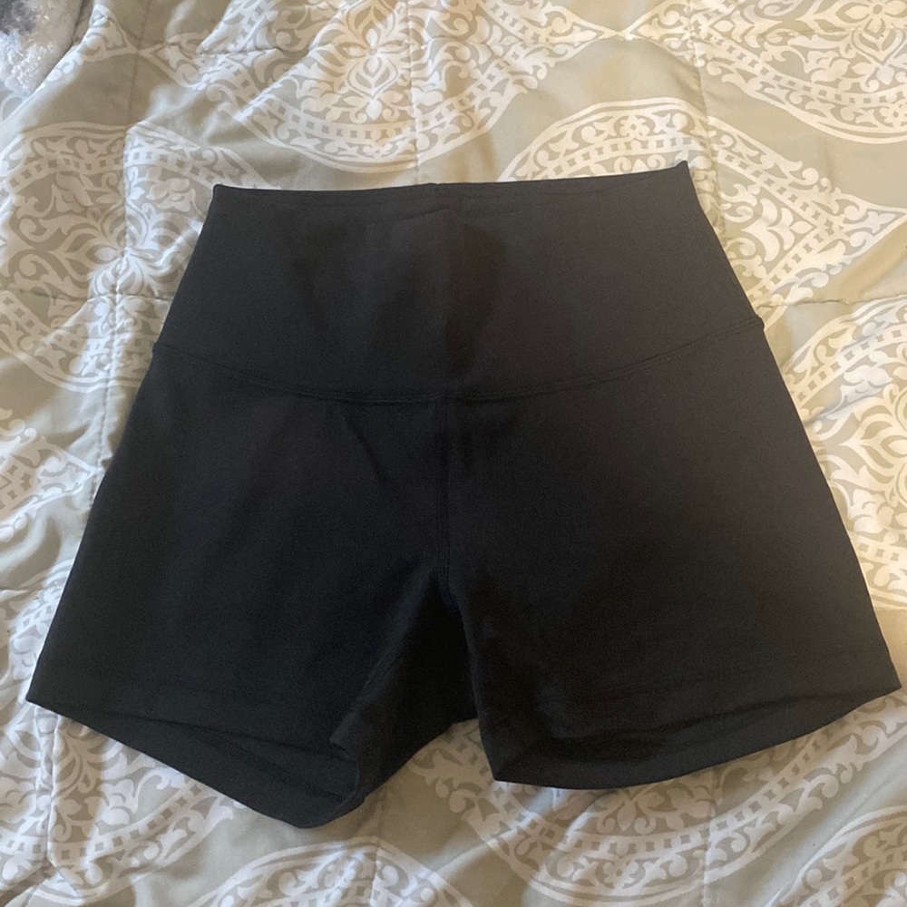 Wunder train contour fit shorts 4”